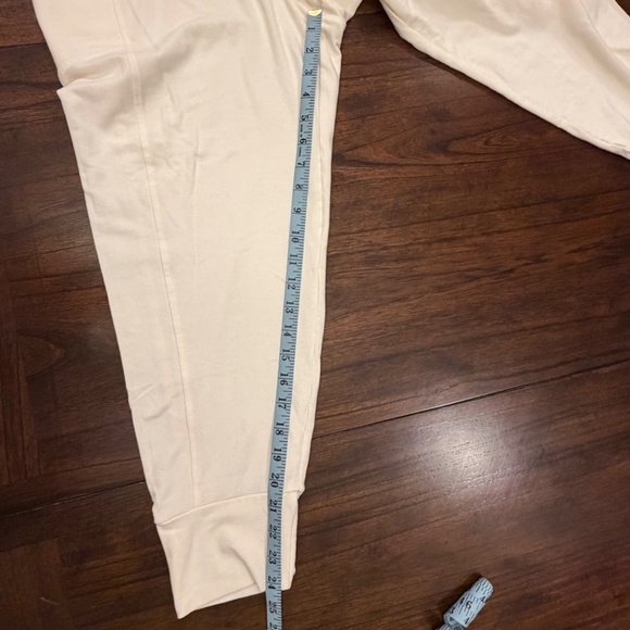 Old Navy Live-In Cream White French Terry Joggers Pants< Size Medium - Picture 10 of 11